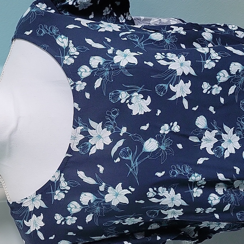 Blue Floral Top - Picture 2 of 4